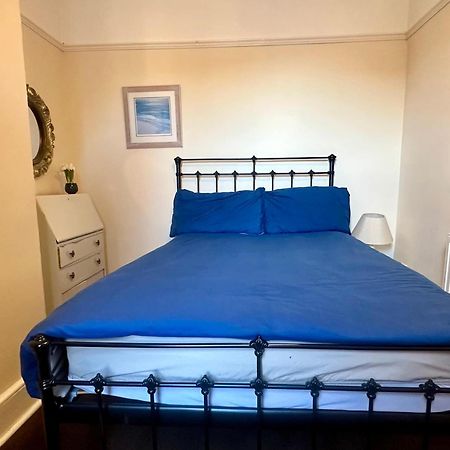 4 Bed Homely Retreat - Wolverhampton Dış mekan fotoğraf
