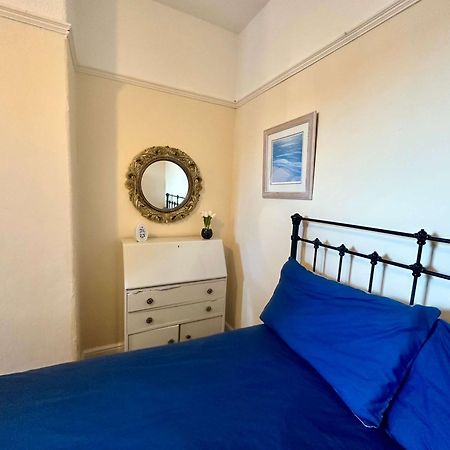 4 Bed Homely Retreat - Wolverhampton Dış mekan fotoğraf