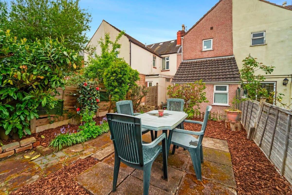 4 Bed Homely Retreat - Wolverhampton Dış mekan fotoğraf