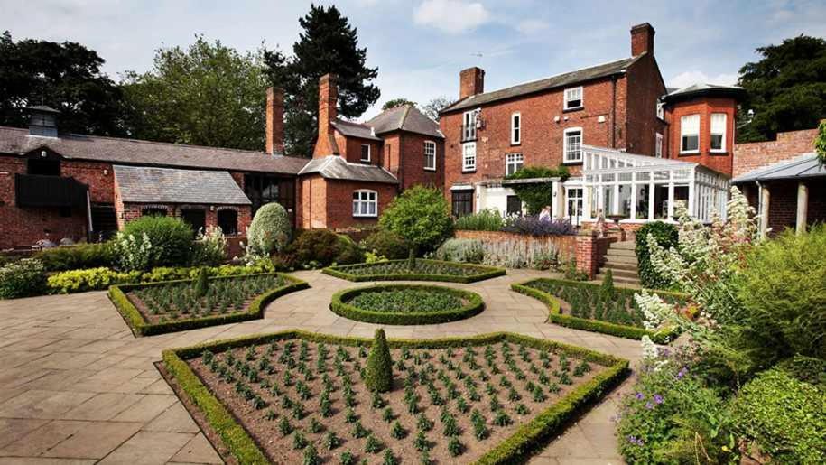 4 Bed Homely Retreat - Wolverhampton Dış mekan fotoğraf